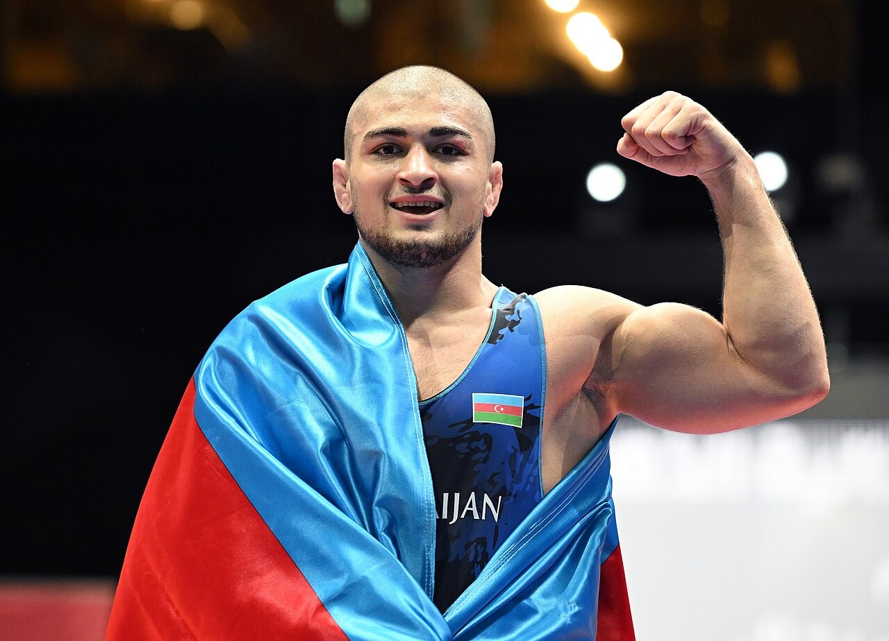 Sərbəst güləşçimiz dünya çempionatında gümüş medal qazandı