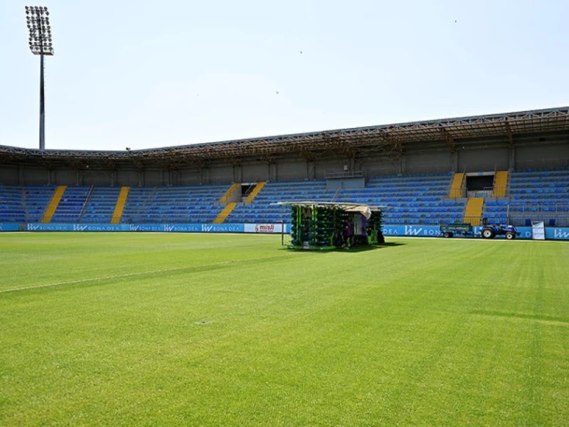 “Liv Bona Dea Arena”nın ot örtüyü yenilənir