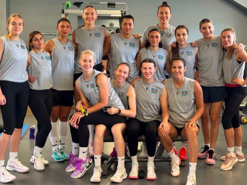 Voleybol millimizdən Yunanıstanla hər iki yoxlama oyununda qələbə
