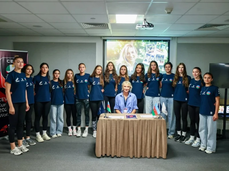 Veteran voleybolçumuz yeniyetmə və gənc voleybolçularla görüşüb