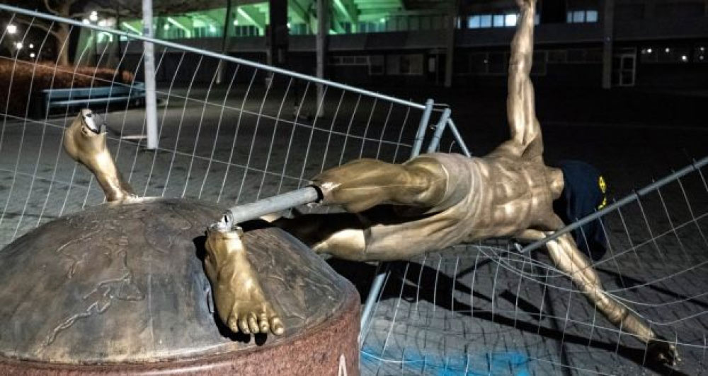 Zlatan İbrahimoviçin heykəli yenə uçuruldu