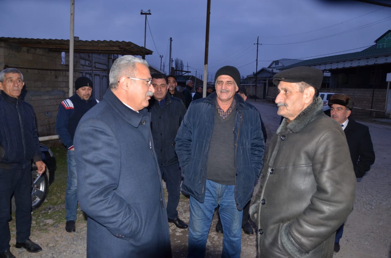 DEPUTATLIĞA NAMİZƏD MURAD FƏRZƏLİYEV BİR GÜNDƏ 4 YAŞAYIŞ MƏNTƏQƏSİNDƏ SEÇİCİLƏRLƏ KÜTLƏVİ VƏ FƏRDİ GÖRÜŞLƏR KEÇİRDİ