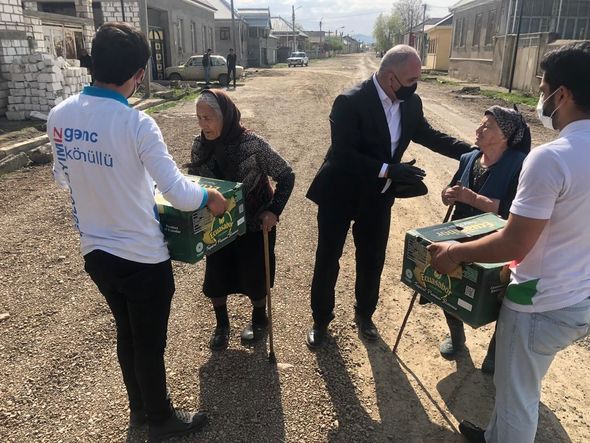 Federasiya rəsmisi Qazaxda aztəminatlı ailələrlə görüşüb - video