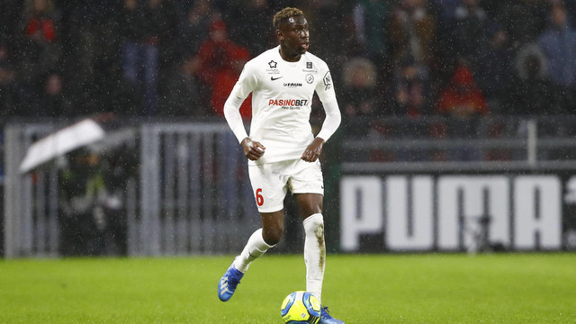 Koronavirusa yoluxan futbolçu komadan ayıldı