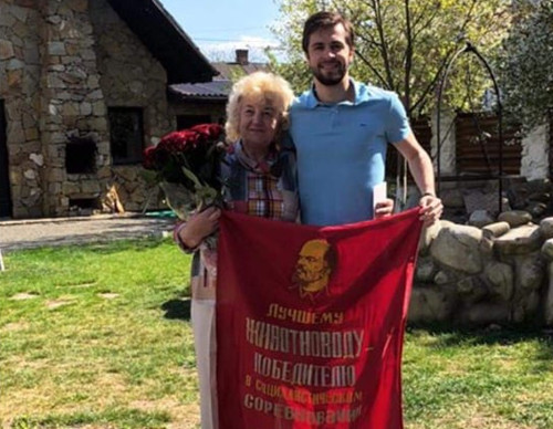 Futbolçuya çəkdiyi şəkilə görə xəbərdarlıq