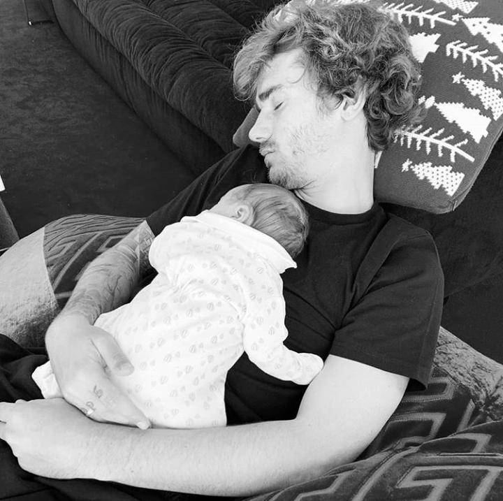 Evdə qalıb, ailəsinə sadiq qalanlar - Foto