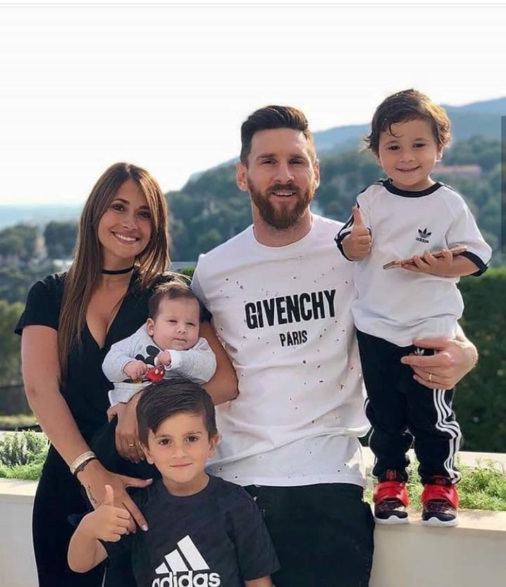 Evdə qalıb, ailəsinə sadiq qalanlar - Foto