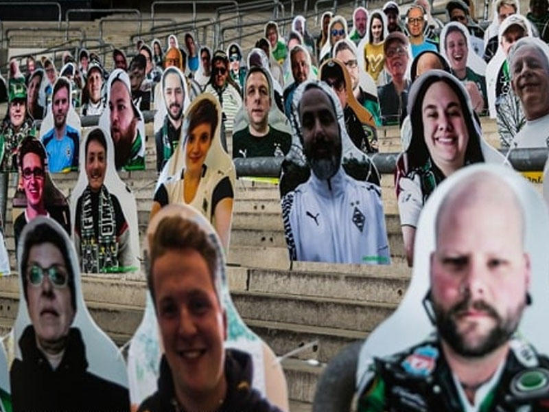 Futbol matçında 12 min karton fanat