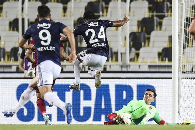 "Fənərbağça" və "Trabzonspor"dan qələbə