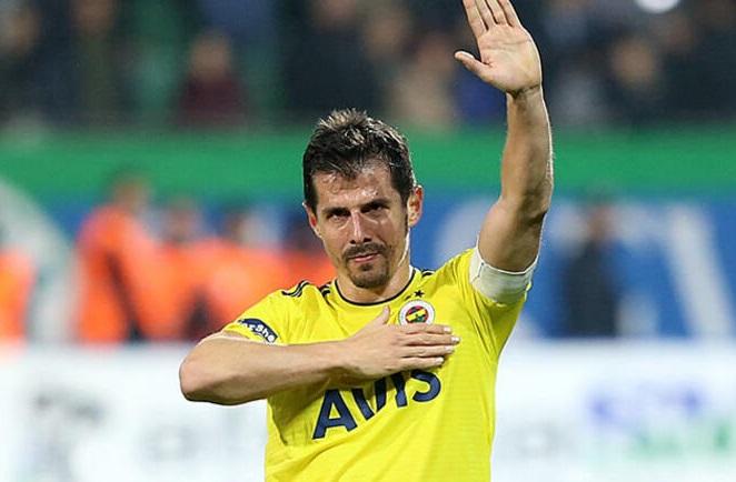 Dünya futbolundan bir​​ Emre Belözoğlu​​ keçdi