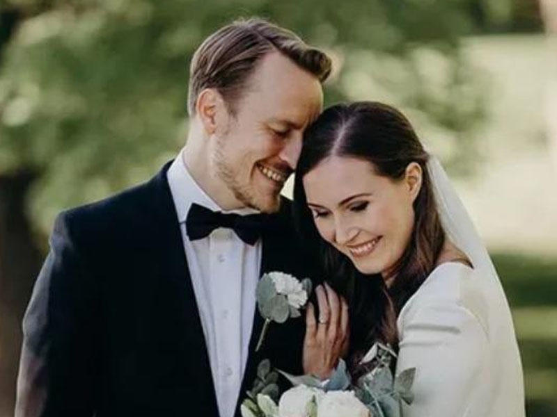 Baş nazir futbolçuya ərə getdi