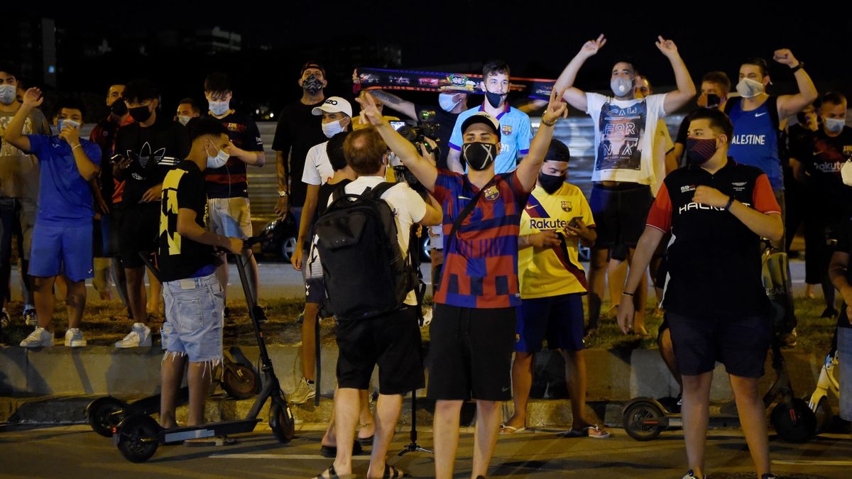 Azarkeşlər &ldquo;Barselona&rdquo;nın prezidentinin istefasını tələb etdi