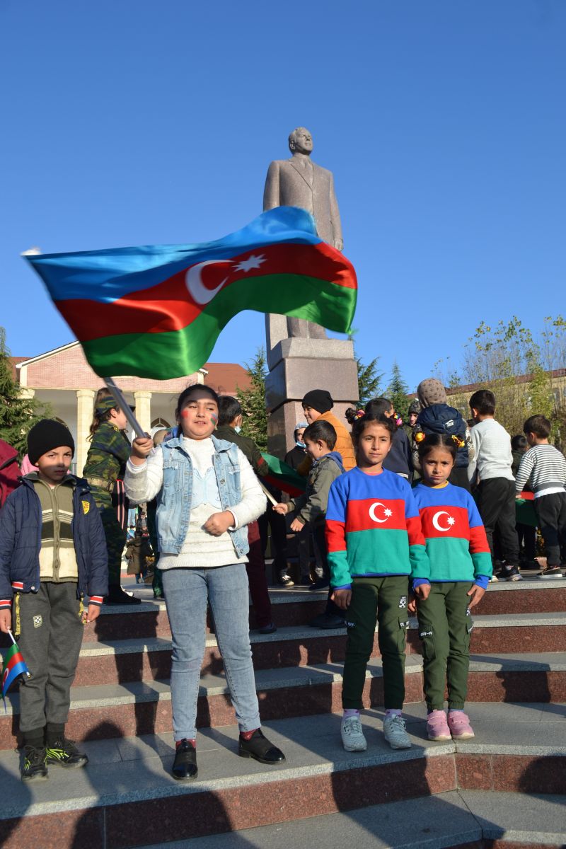 UŞAQLARIN QƏLƏBƏ SEVİNCİ - Foto