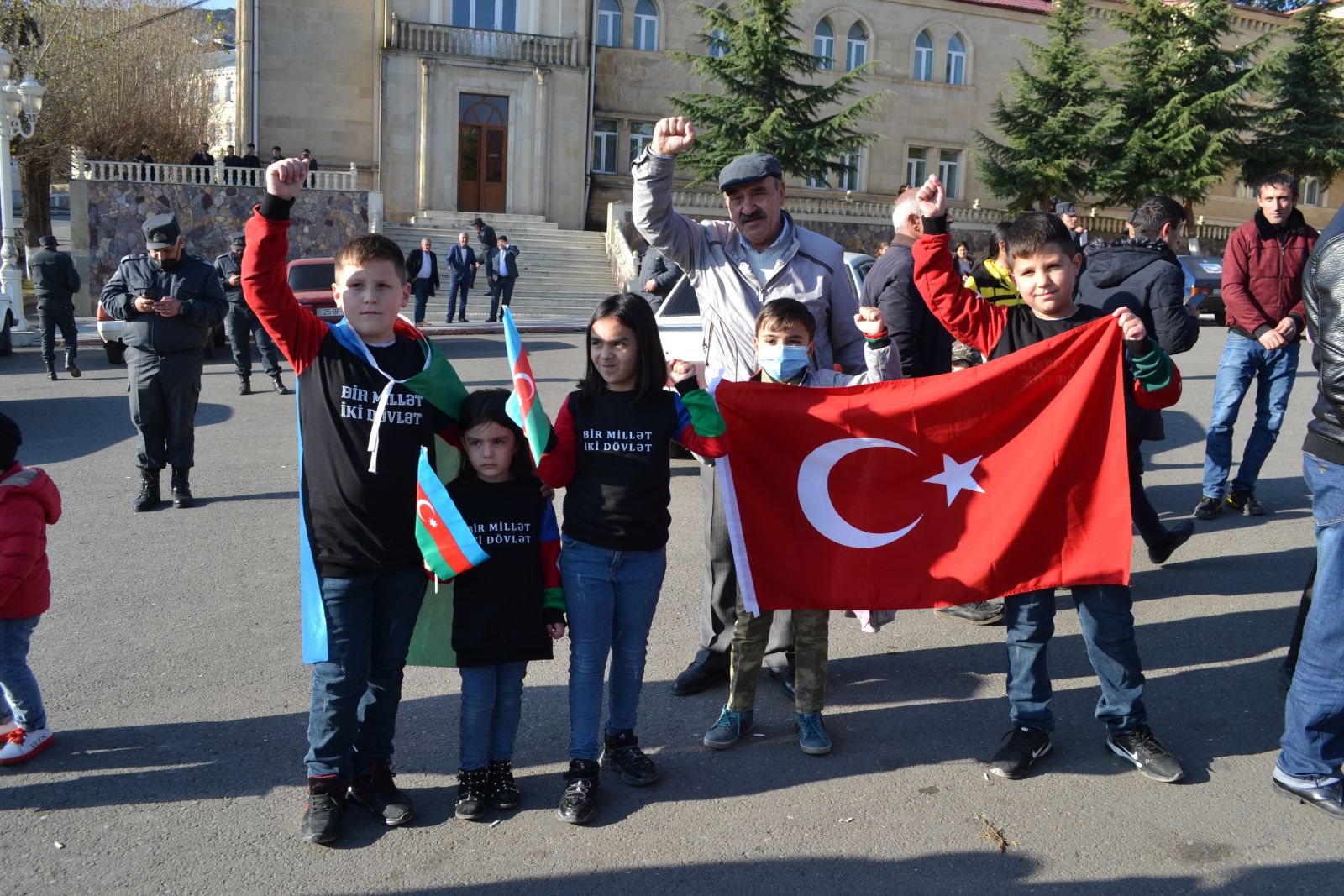 UŞAQLARIN QƏLƏBƏ SEVİNCİ - Foto