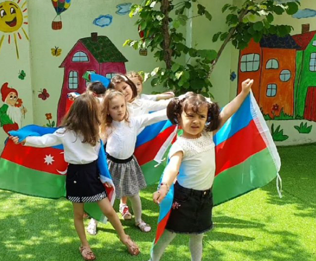 UŞAQLARIN QƏLƏBƏ SEVİNCİ - Foto