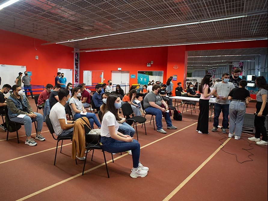 Könüllülər Bakı Olimpiya Stadionuna tolaşıblar