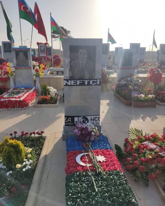 &ldquo;Neftçi&rdquo; çempionluq kubokunu İkinci Fəxri xiyabana apardı