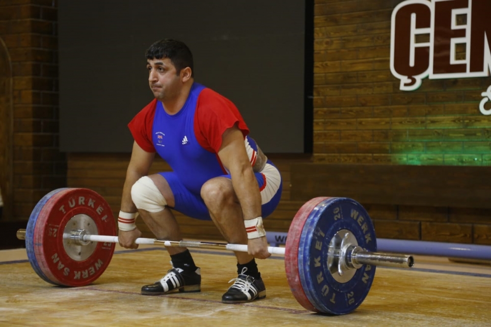 Ustad ağırlıqqaldıranlarımız dünya çempionatında 4 medal qazanıblar