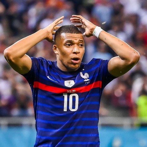 &laquo;Bankirlər&raquo; &laquo;üçrənglilər&raquo;i Parisə yola saldı &mdash; Fotoreportaj