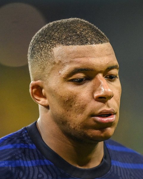 &laquo;Bankirlər&raquo; &laquo;üçrənglilər&raquo;i Parisə yola saldı &mdash; Fotoreportaj