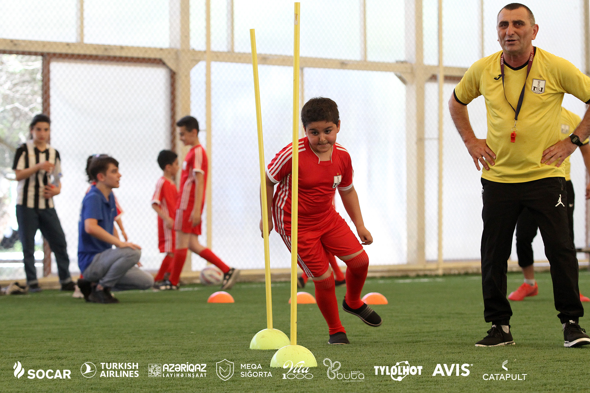 &ldquo;Neftçi&rdquo; uşaqları yay düşərgəsinə topladı