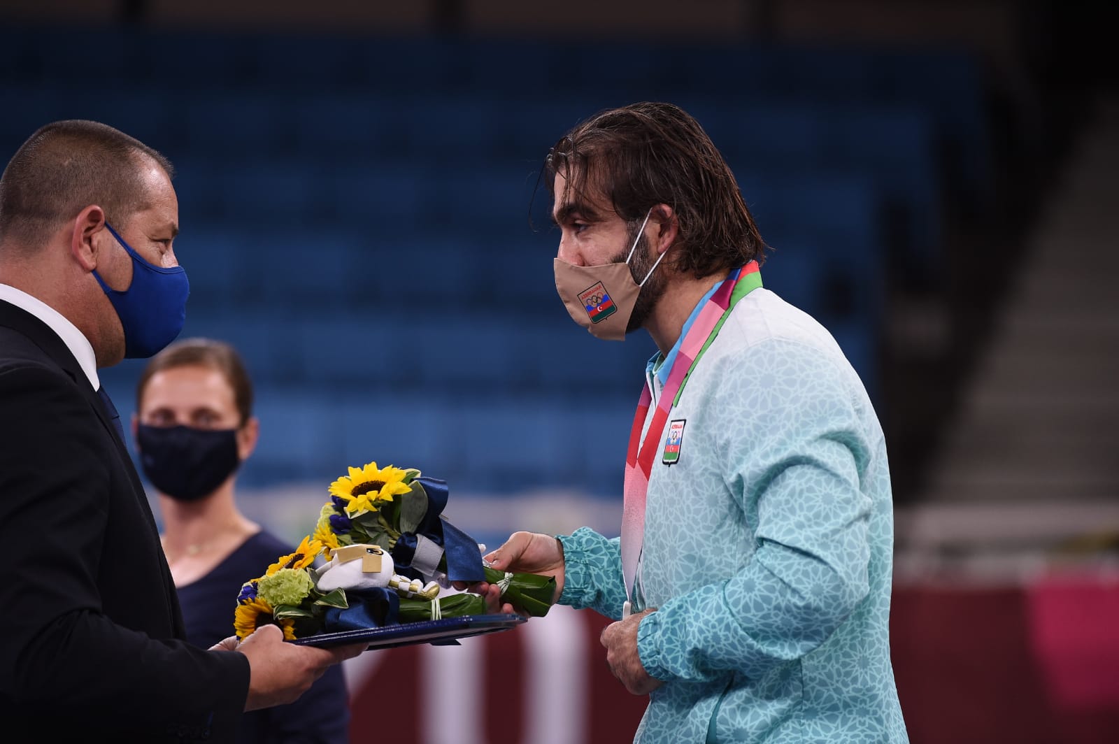 Rafael Ağayevə Tokio-2020-nin gümüş medalı təqdim edildi - FOTO