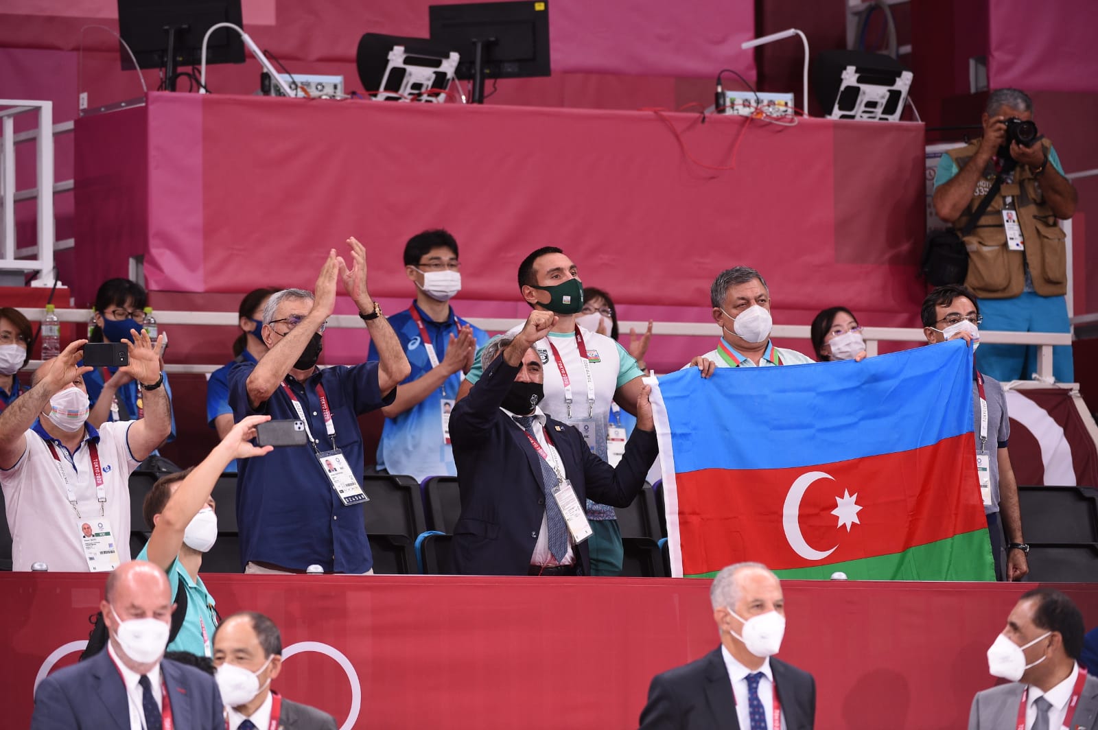 Rafael Ağayevə Tokio-2020-nin gümüş medalı təqdim edildi - FOTO