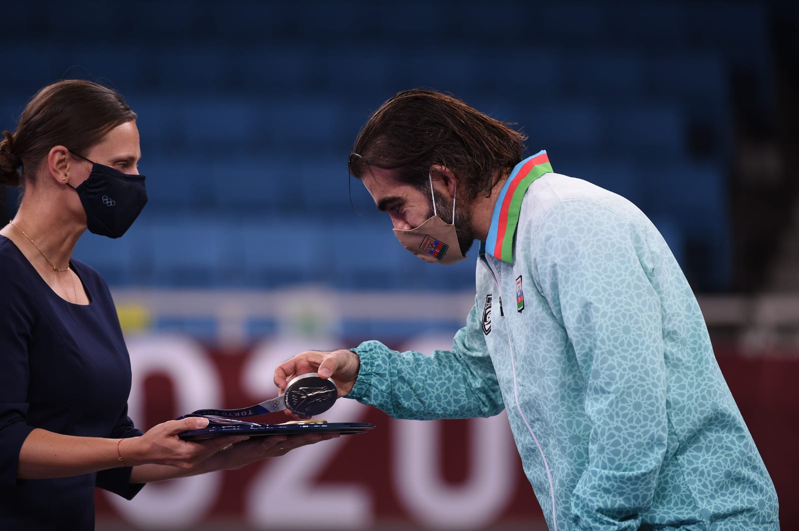 Rafael Ağayevə Tokio-2020-nin gümüş medalı təqdim edildi - FOTO