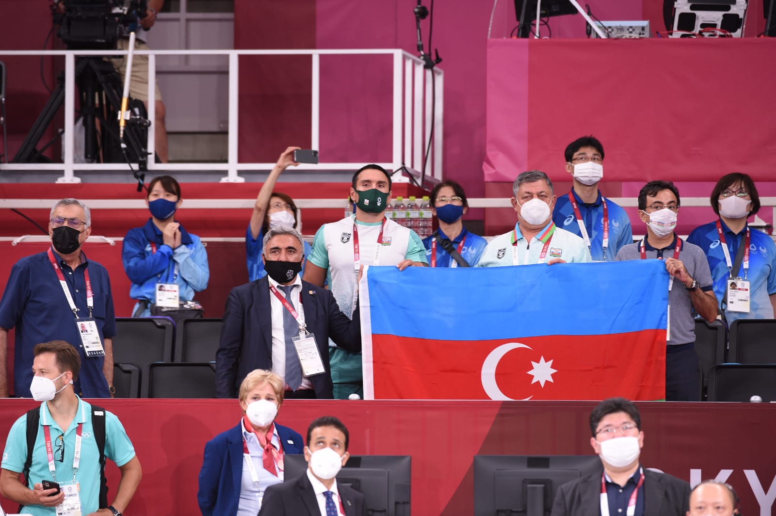 Rafael Ağayevə Tokio-2020-nin gümüş medalı təqdim edildi - FOTO