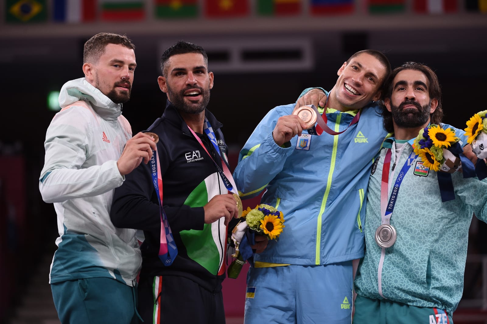 Rafael Ağayevə Tokio-2020-nin gümüş medalı təqdim edildi - FOTO