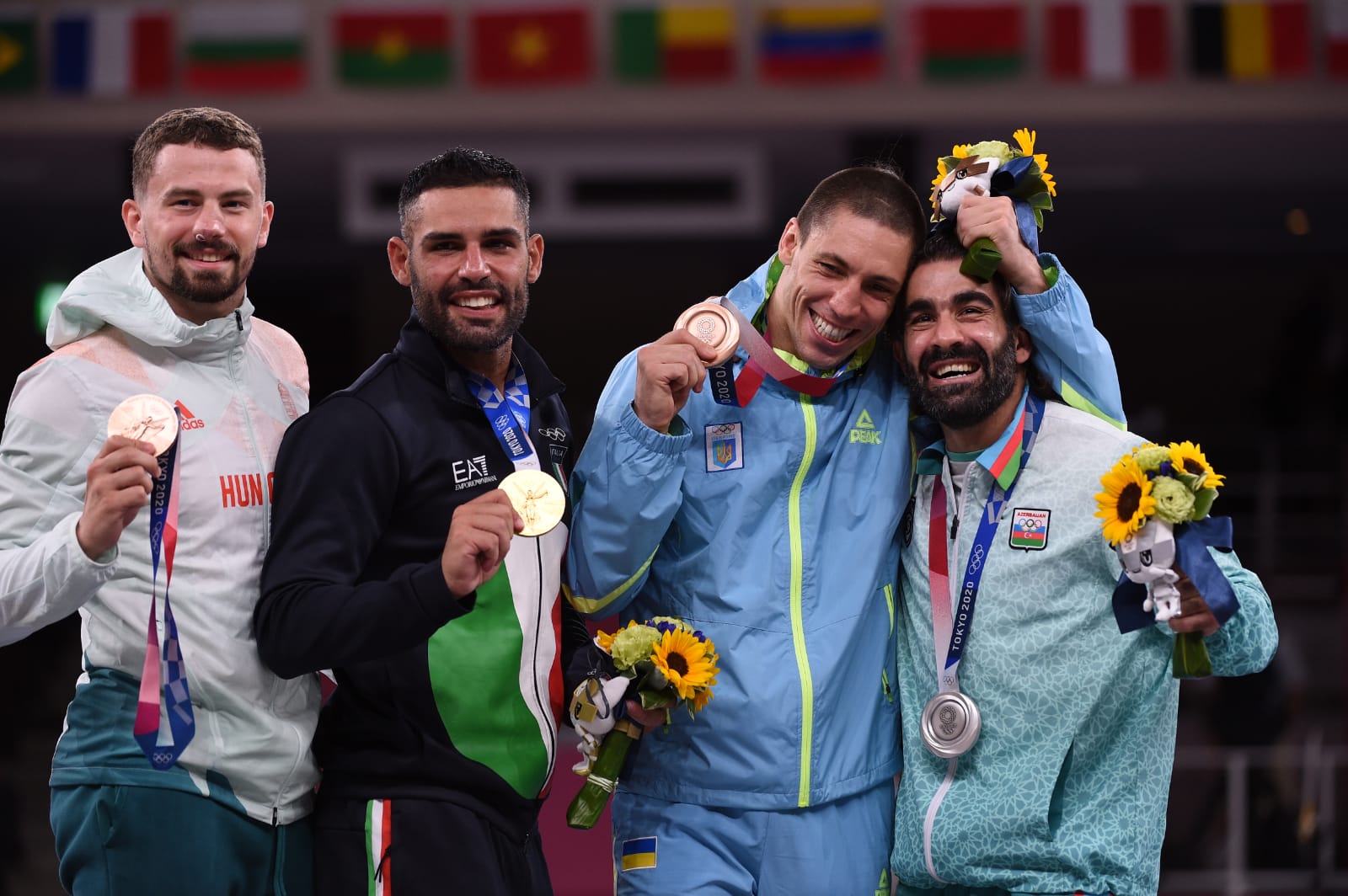 Rafael Ağayevə Tokio-2020-nin gümüş medalı təqdim edildi - FOTO