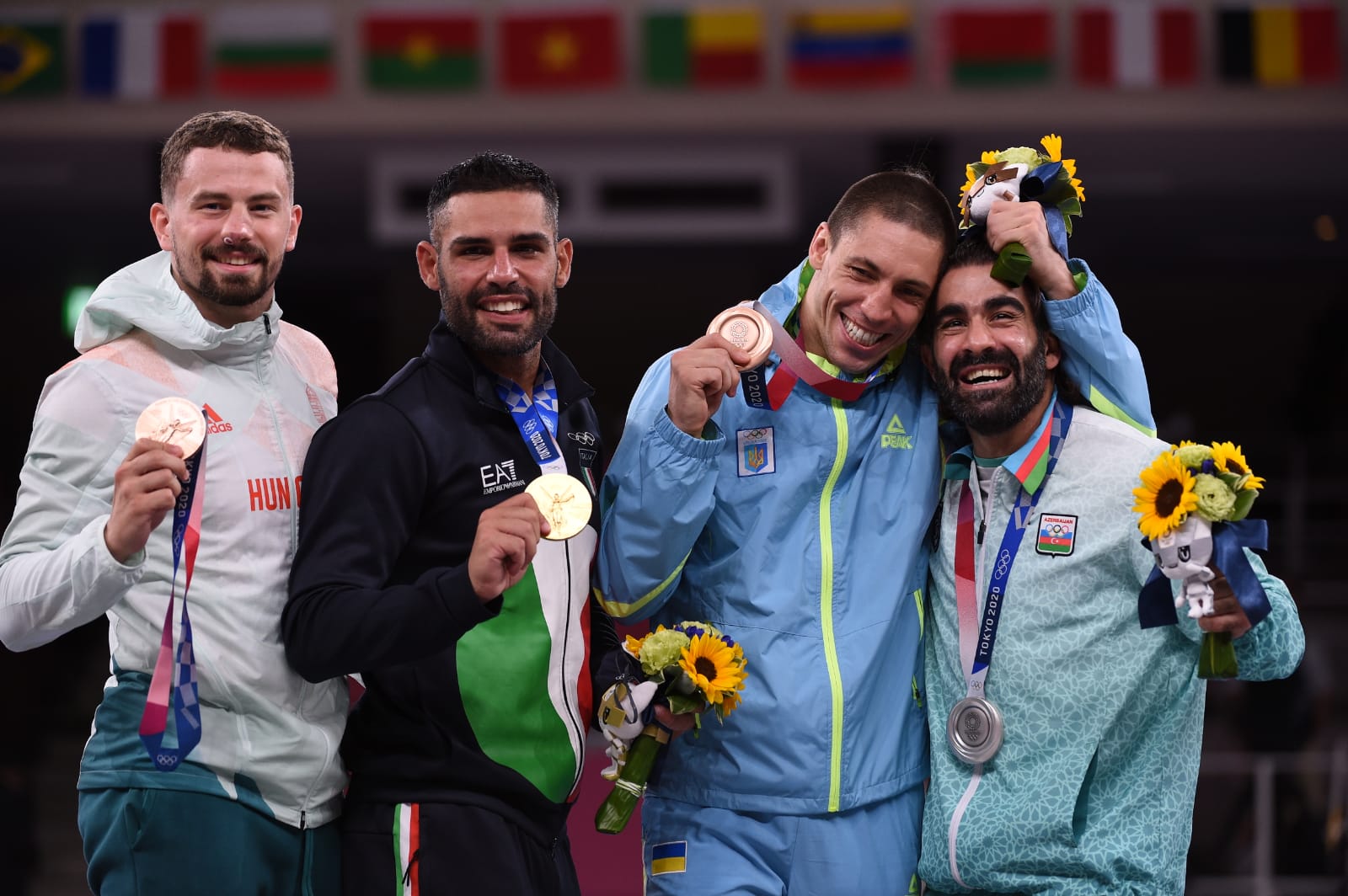 Rafael Ağayevə Tokio-2020-nin gümüş medalı təqdim edildi - FOTO