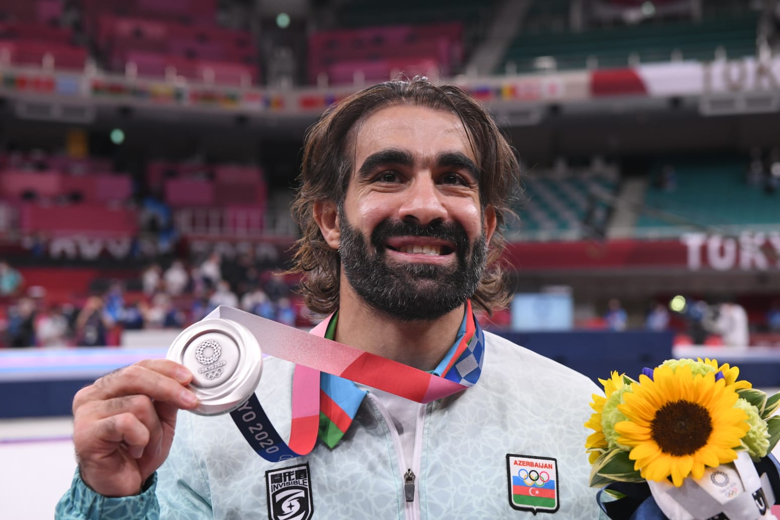 Rafael Ağayevə Tokio-2020-nin gümüş medalı təqdim edildi - FOTO