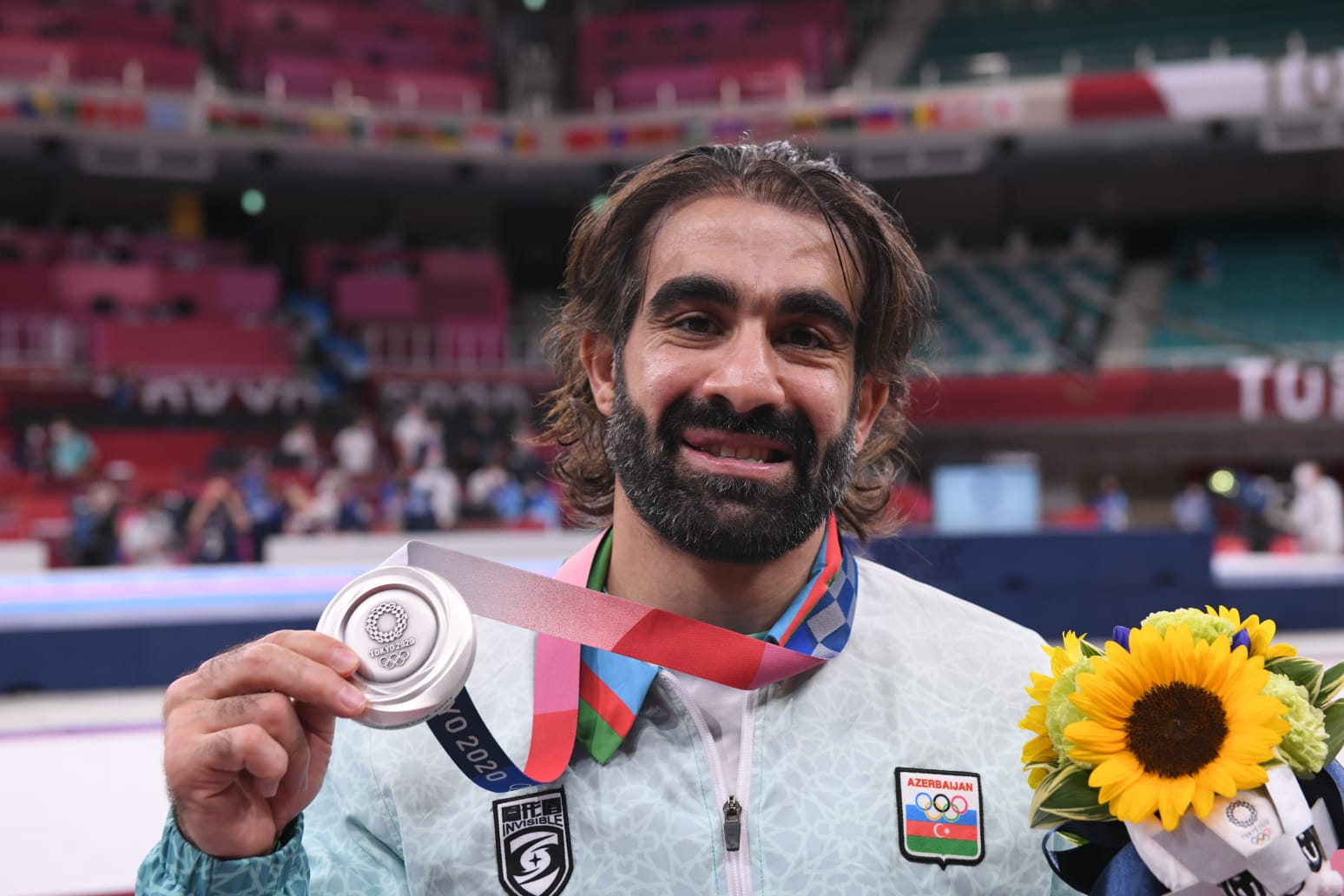 Rafael Ağayevə Tokio-2020-nin gümüş medalı təqdim edildi - FOTO