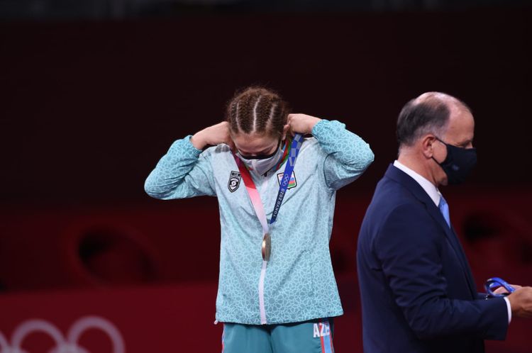 Mariya Stadnikə Tokio Olimpiadasının bürünc medalı təqdim olundu - FOTO