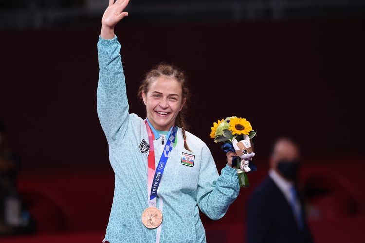 Mariya Stadnikə Tokio Olimpiadasının bürünc medalı təqdim olundu - FOTO