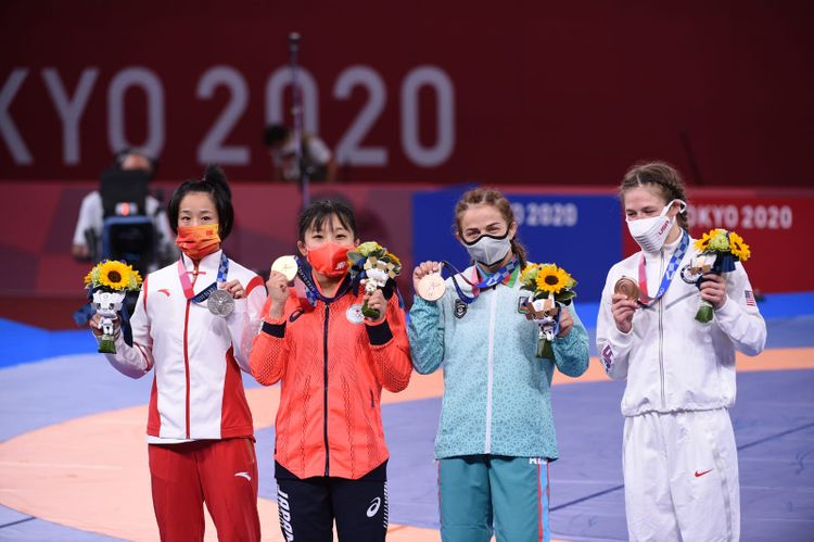 Mariya Stadnikə Tokio Olimpiadasının bürünc medalı təqdim olundu - FOTO