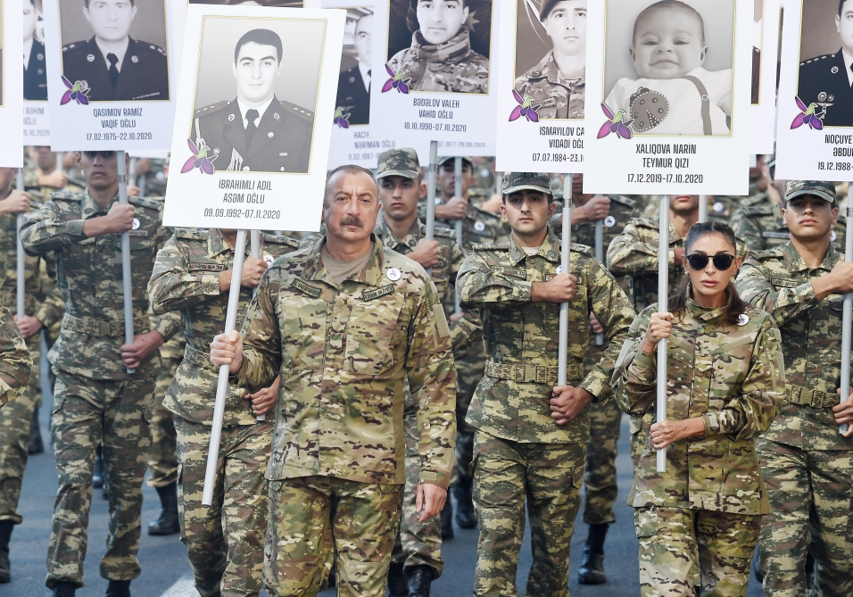 Vətən müharibəsi şəhidlərinin əziz xatirəsinə ehtiram əlaməti olaraq Bakıda yürüş keçirilib