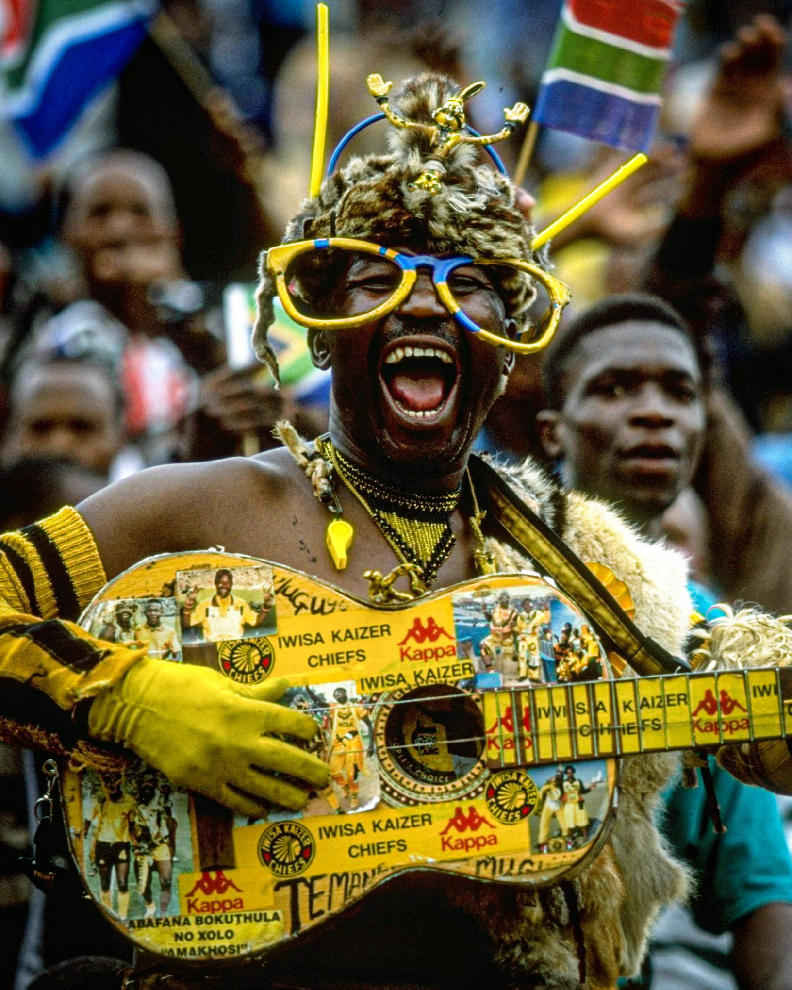 Kamerunda azarkeşlər stadionlara tələsirlər - Fotoreportaj