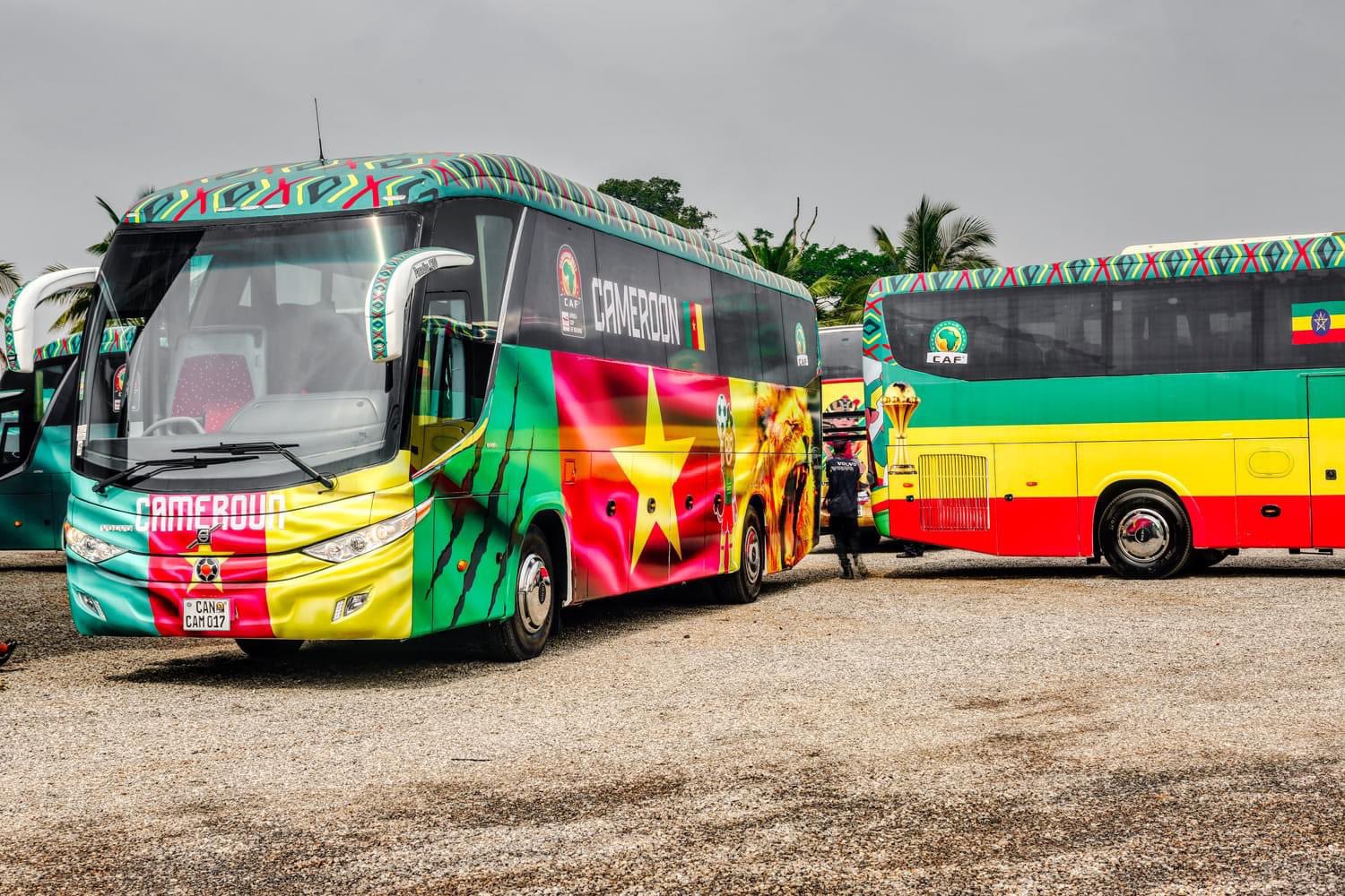 Kamerunda azarkeşlər stadionlara tələsirlər - Fotoreportaj