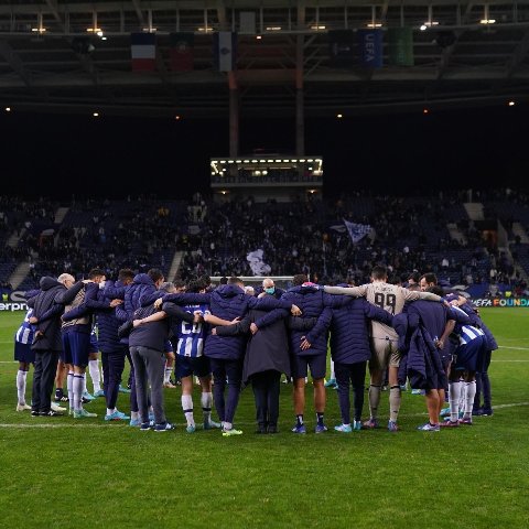 Ev sahibləri ilk görüşdə məğlub oldular - Foto