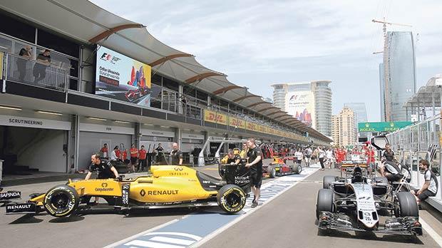 Formula 1: Bu gün Pit zolağında gəzinti olacaq