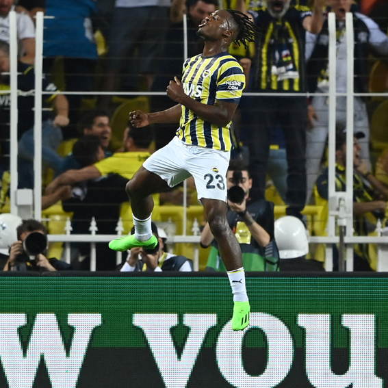 "Fənərbağça" &ldquo;Dinamo&rdquo;ya yerini göstərdi