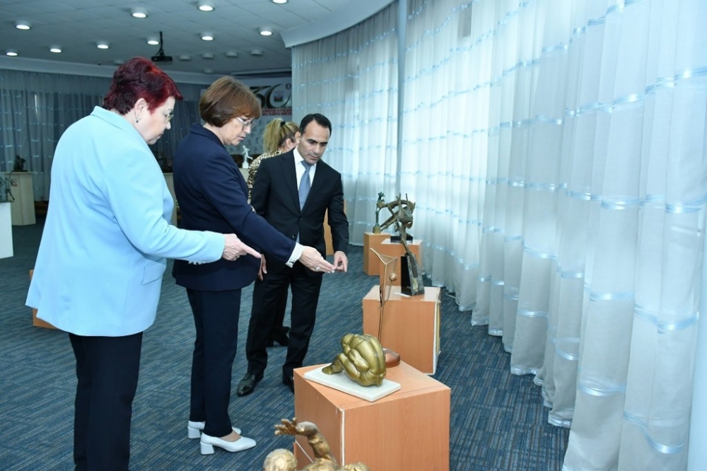 MOK-un 30 illik yubileyinə həsr olunmuş “Olimpiya, incəsənət və idman” adlı sərginin açılış mərasimi keçirilib - FOTO
