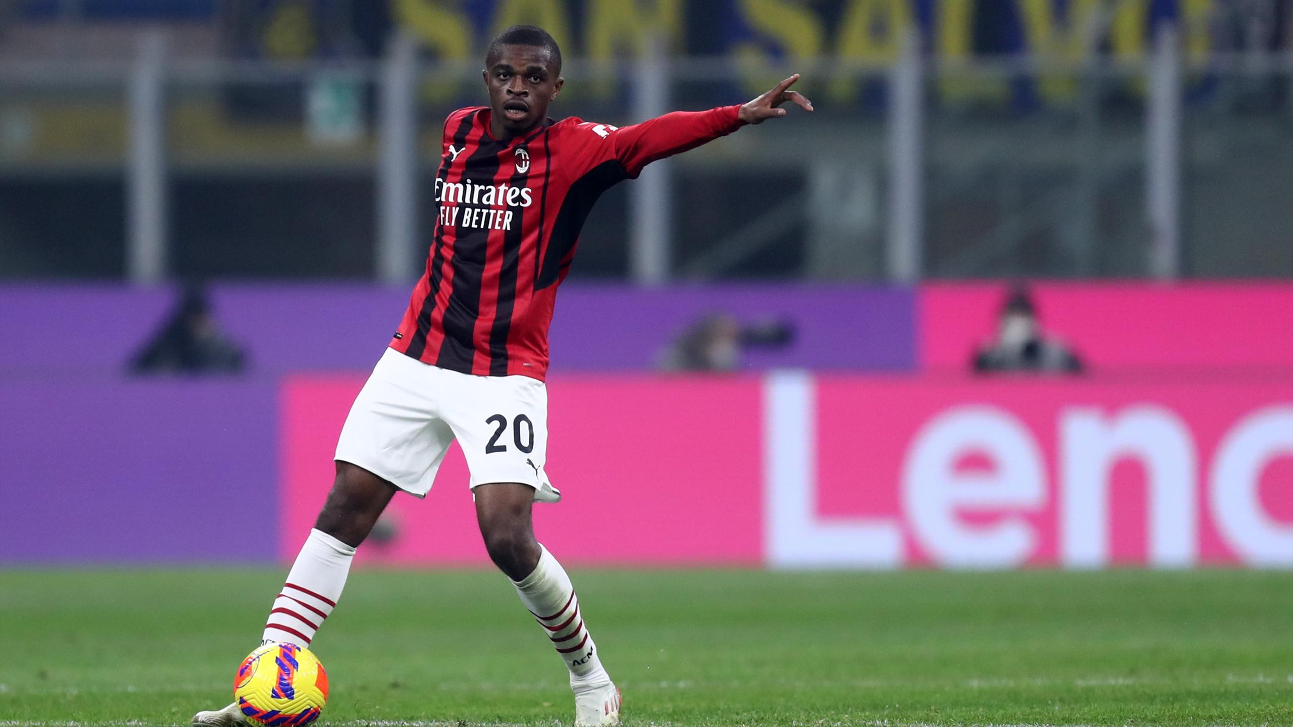 "Milan" futbolçusu ilə müqaviləni artırdı