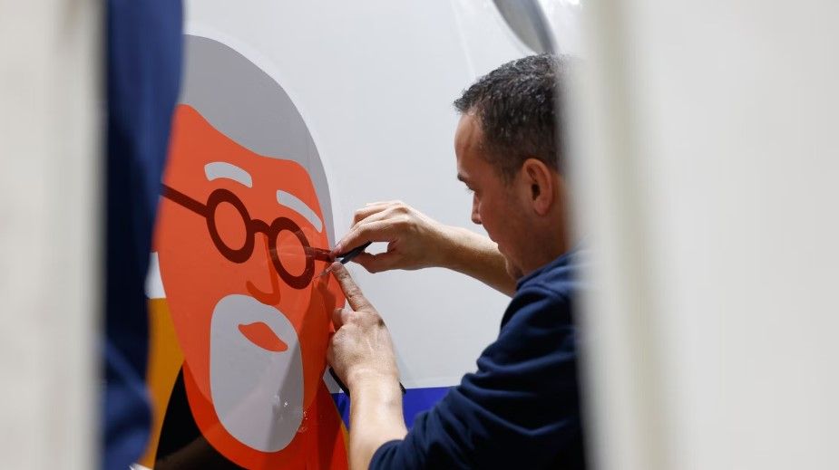 &laquo;Budestim&raquo;in təyyarəsini bəzədilər