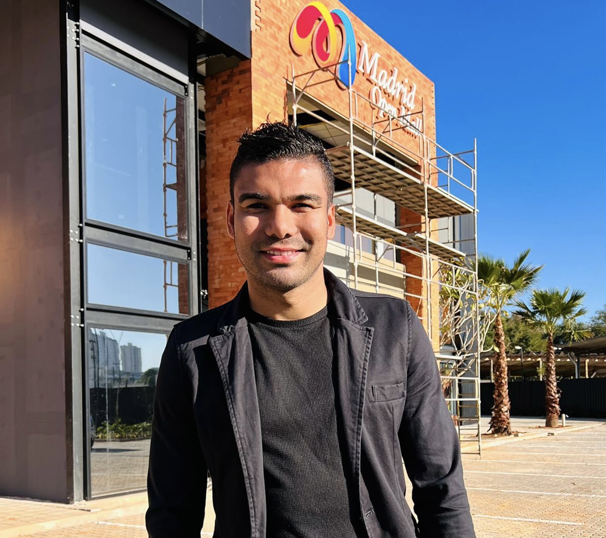 Kazemiro keçmişini unutmur