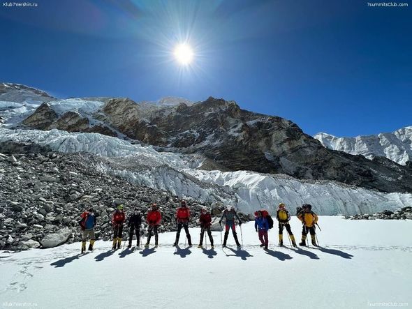 Bayrağımız Makalu zirvəsində də dalğalanır