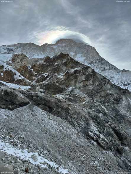 Bayrağımız Makalu zirvəsində də dalğalanır