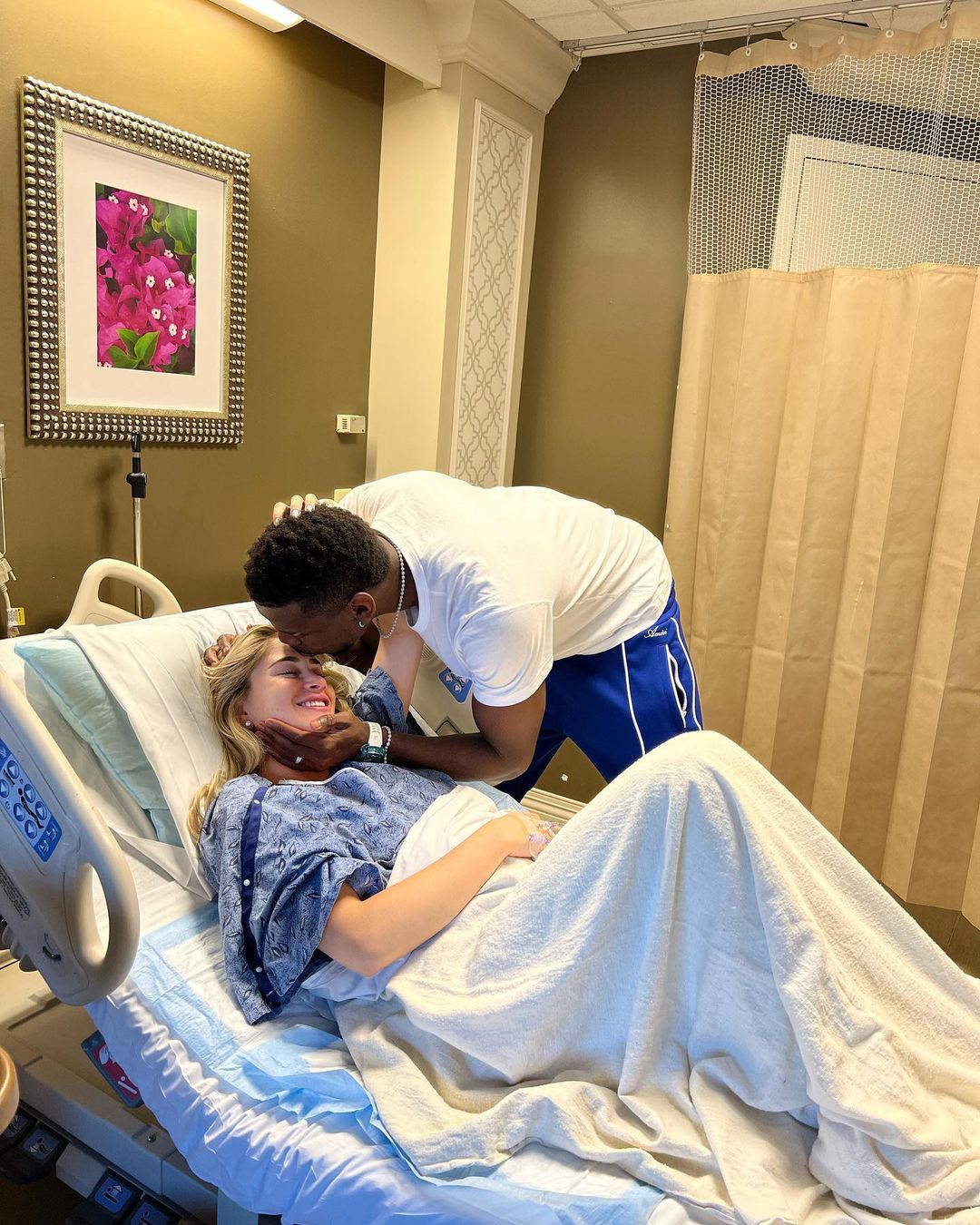 Poqba xəstəxanada sevindi